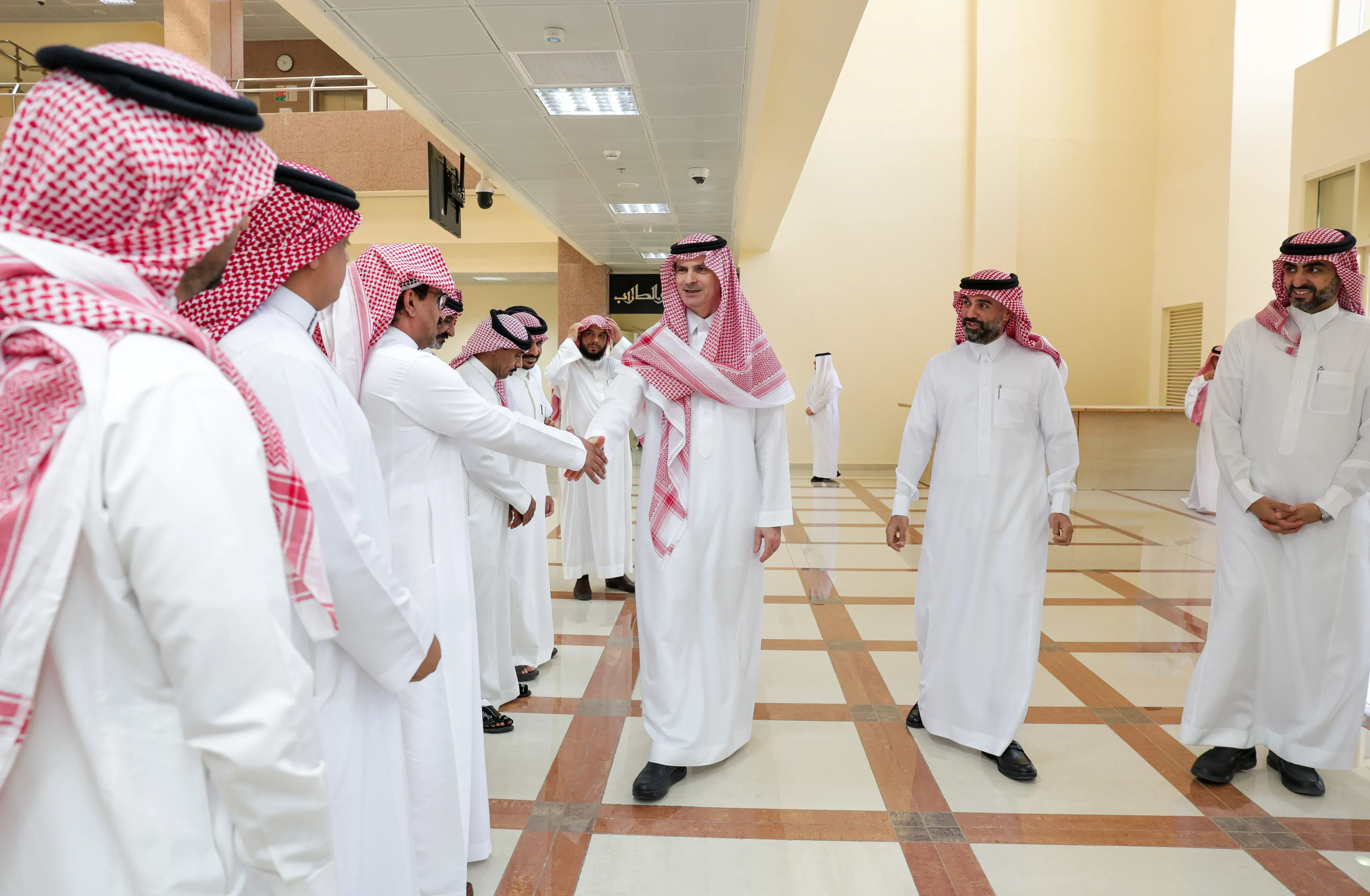 رئيس جامعة الجوف يتفقد عمادة القبول والتسجيل ويثمّن جهودها في إدارة مراحل القبول وخدمة الطلبة