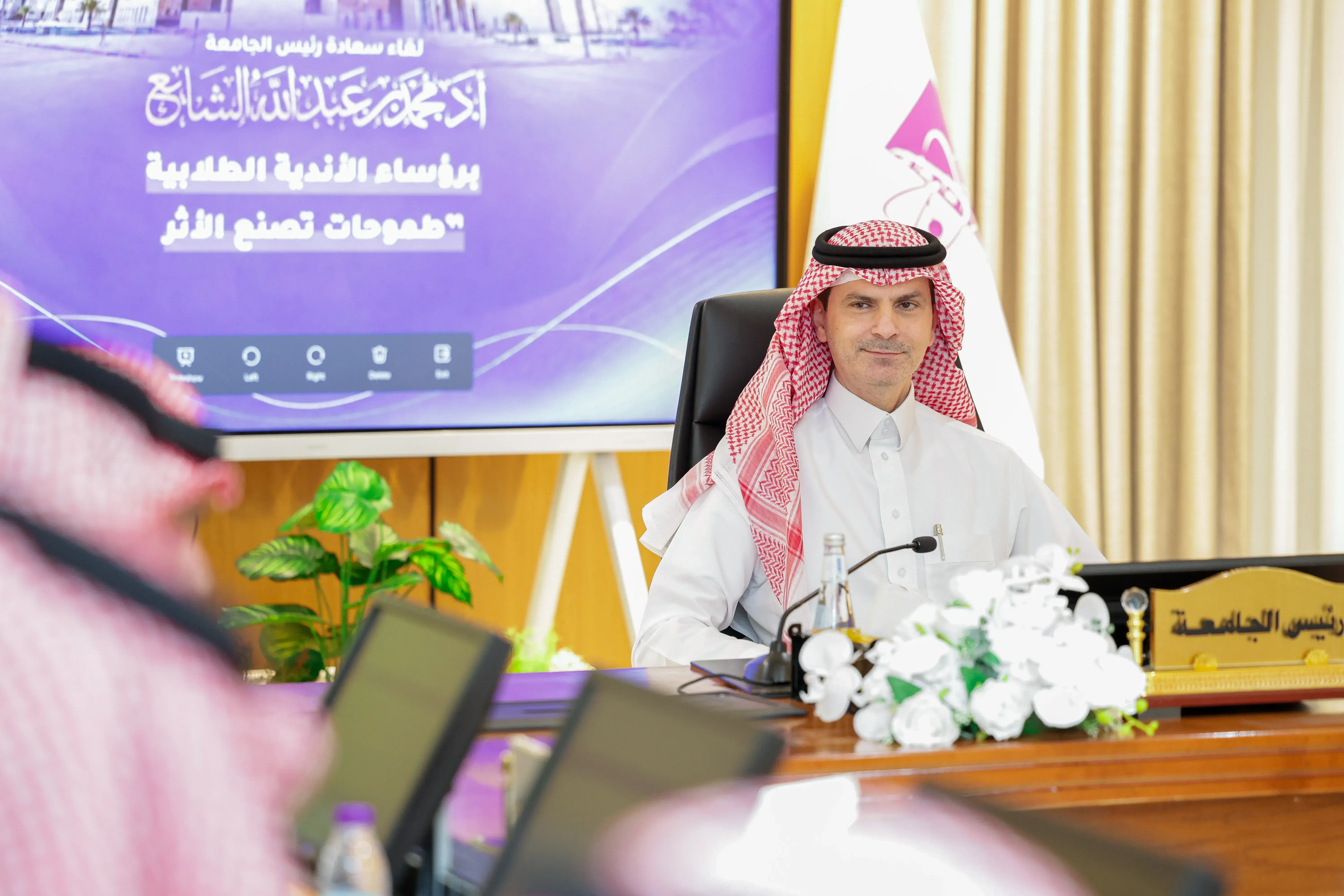 رئيس جامعة الجوف يلتقي رؤساء وممثلي 19 ناديًا طلابيًا 