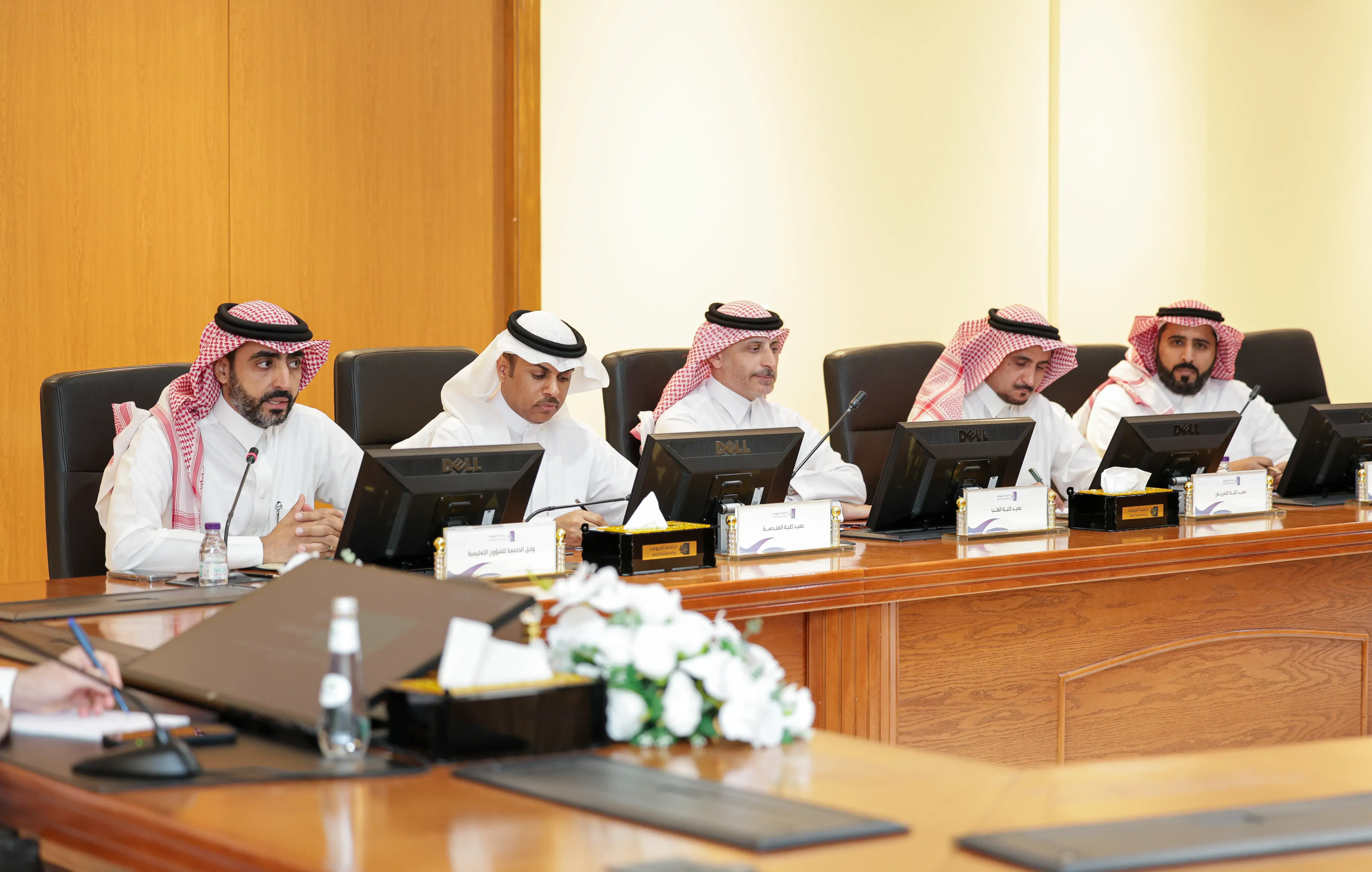 رئيس جامعة الجوف  يلتقي عمداء الكليات الصحية والهندسية والتقنية 