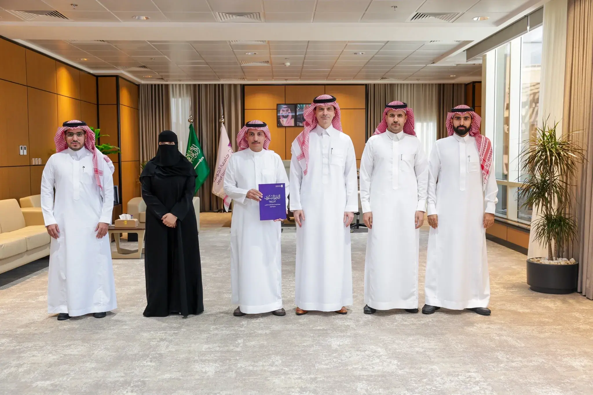 رئيس جامعة الجوف يستعرض التقرير السنوي لعمادة الدراسات العليا والبحث العلمي