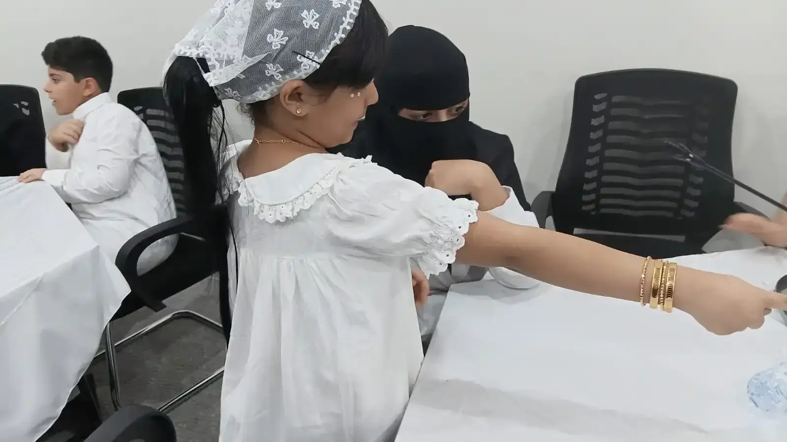 كلية العلوم الطبية التطبيقية تنظم زيارة صحية توعوية لجمعية قدوة لرعاية الأيتام تحت شعار "نفحص لنطمئن.. ونرسم البسمة"