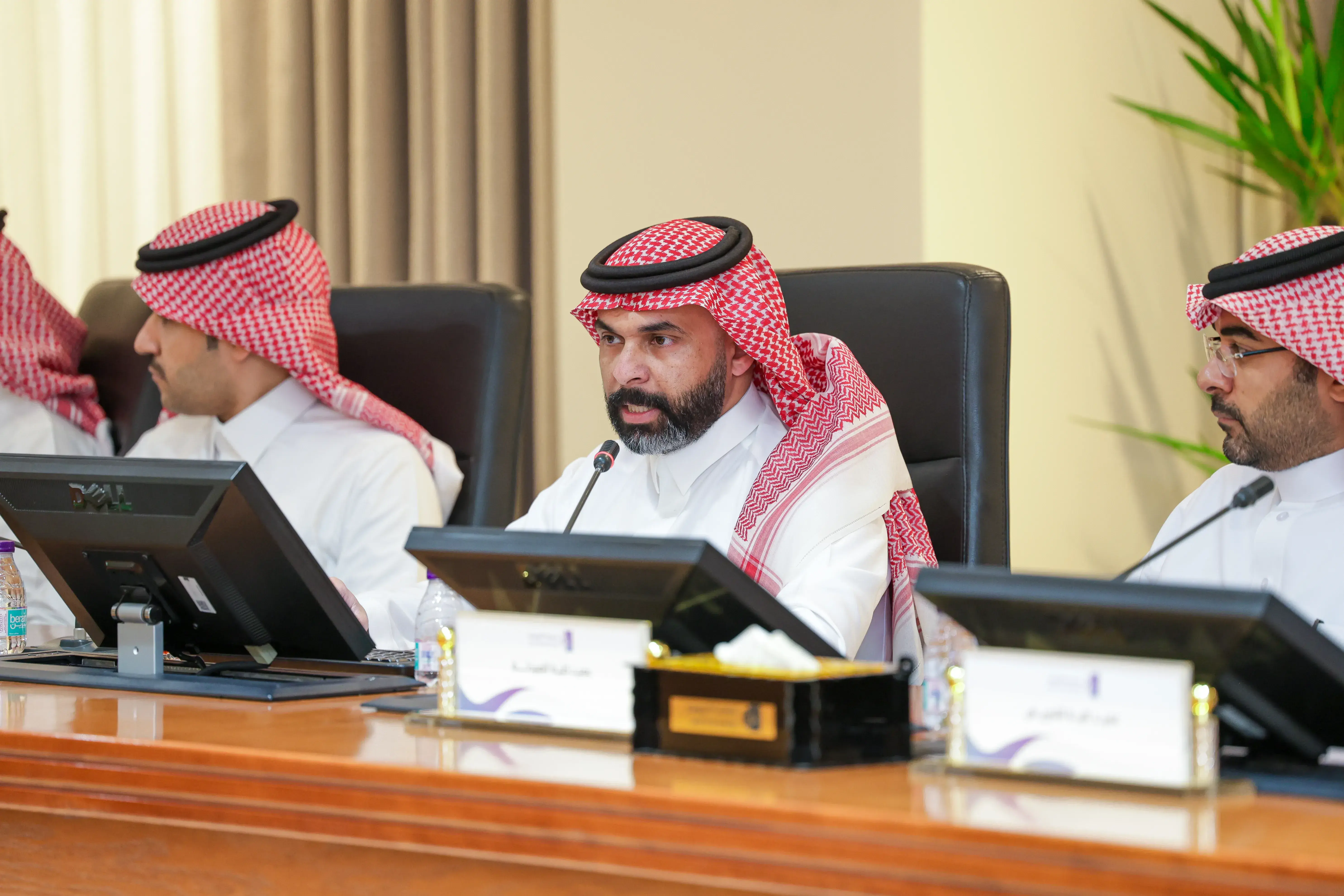 رئيس جامعة الجوف يدشّن المكتب التنفيذي للتوعية بأضرار التدخين والمخدرات..