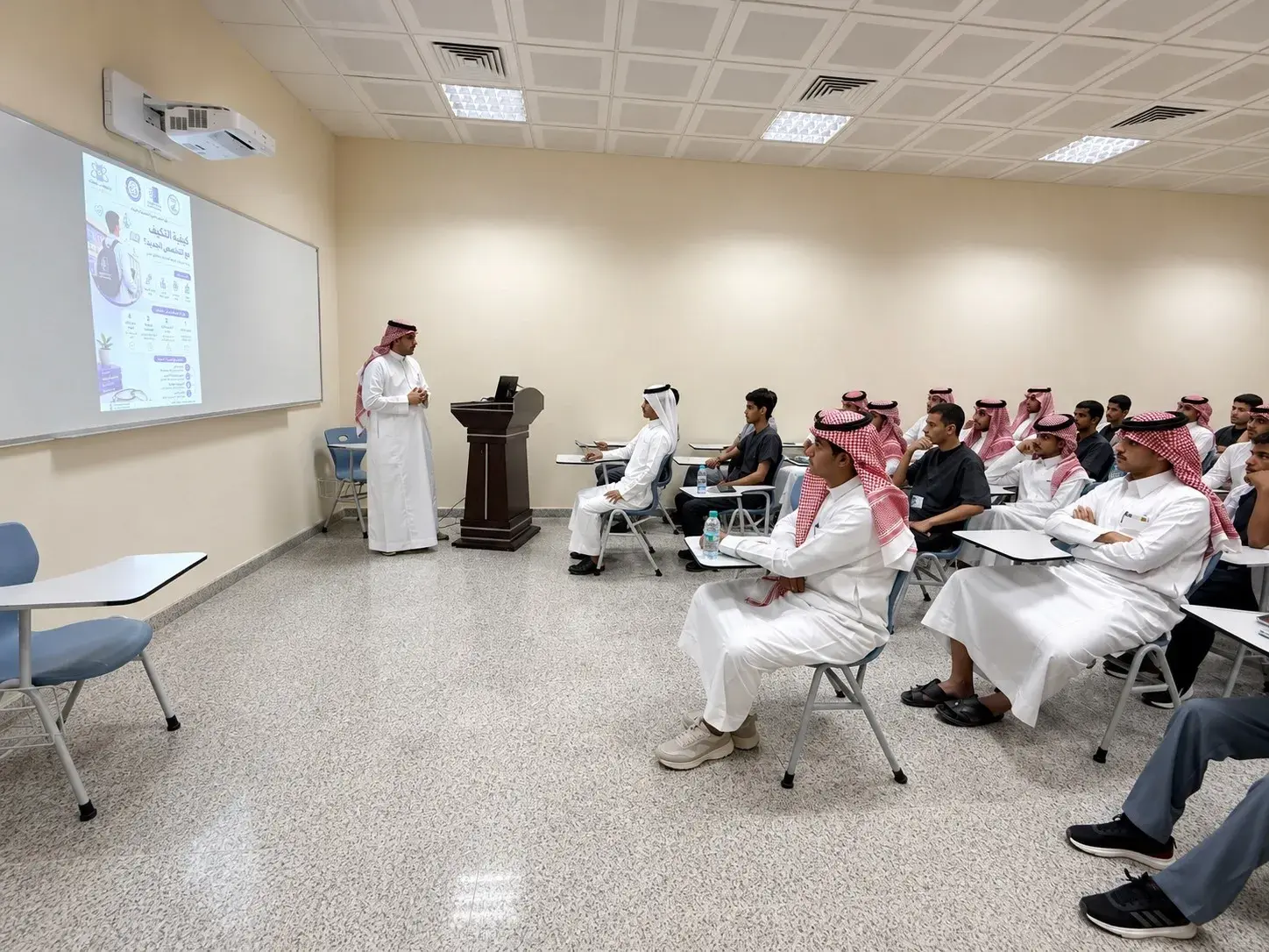  العلوم الطبية التطبيقية بالقريات تنفذ برنامج التهيئة 